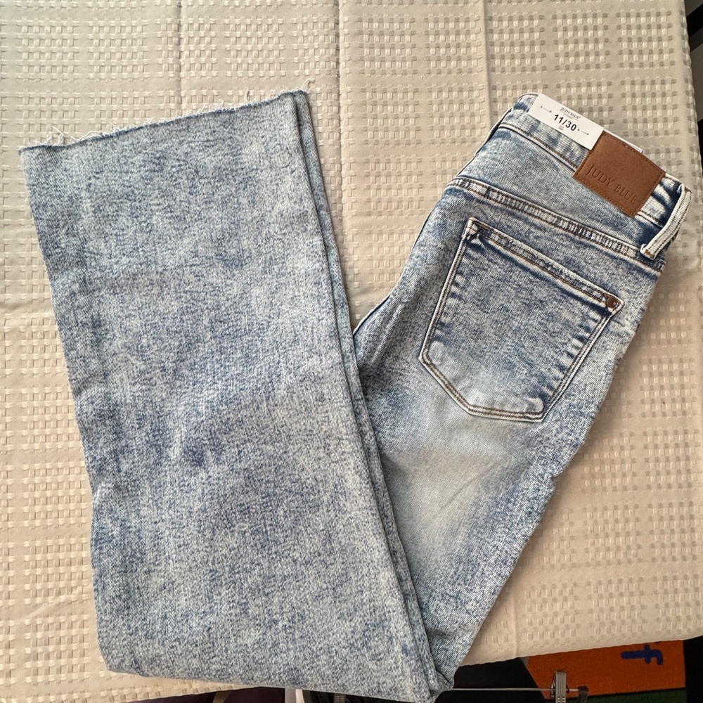 Judy Blue Light Acid Wash Wide Leg Jeans - Picture 3 of 10